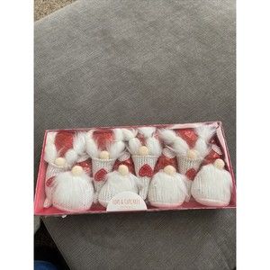 Love & Cupcakes Valentines Hearts And Gnomes 6 ft Sequin Sparkle Garland